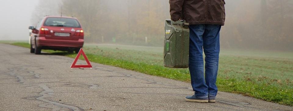 Закончился бензин на трассе. фото из Яндекса