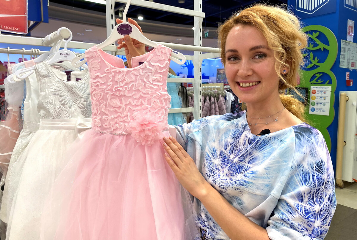 На фото: Модельер-конструктор Настя Дзю в магазине Детский мир (ТЦ МЕГА Химки)