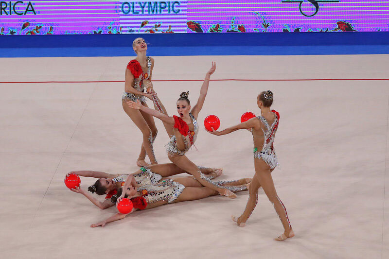 Сборная команда России упражнение с пятью мячами. Фото: ru.newsbot.press