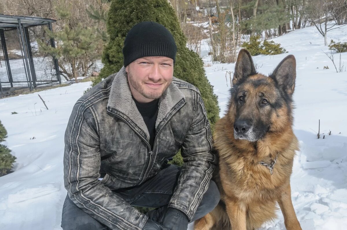 Фотография со съёмок сериала «Пёс»