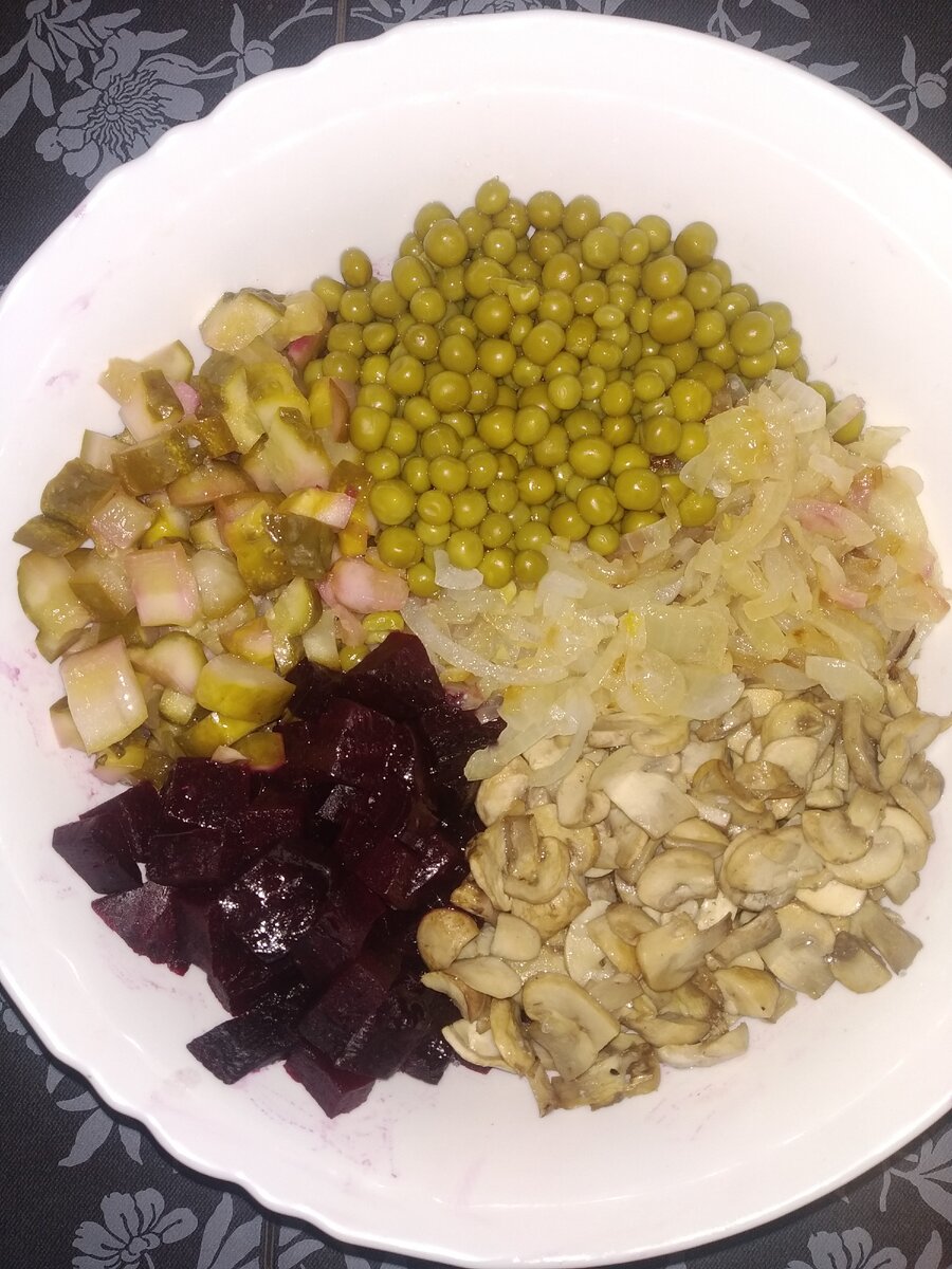 Салат перед перемешиваем