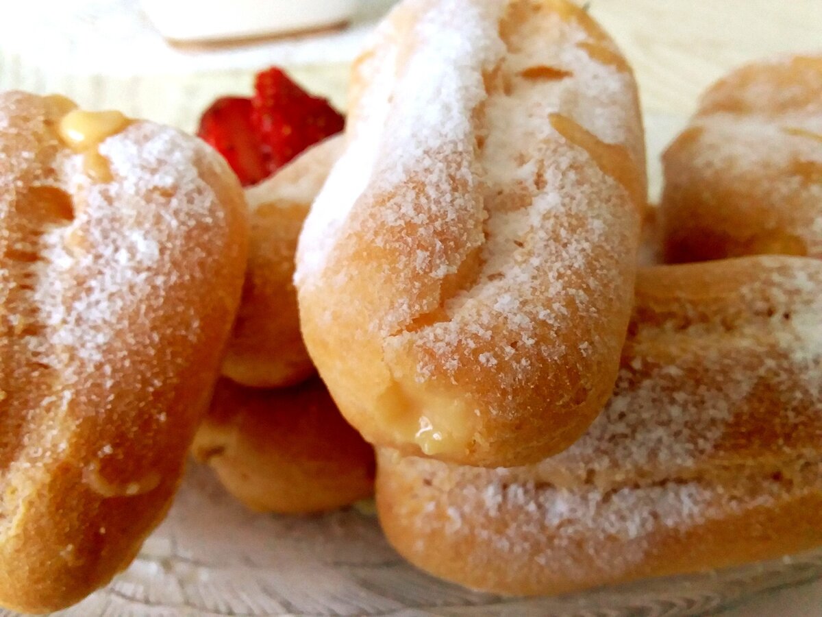 "-Поверь мне, Карлсон, не в пирогах дело...- Ты что, с ума сошёл, а в чём же ещё?... "