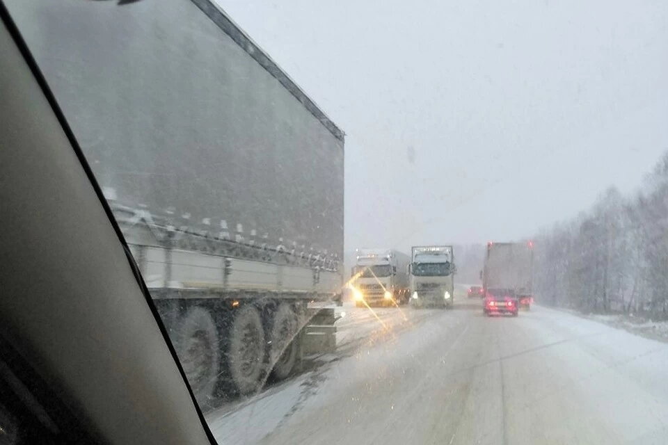 Очень похожая дорожная ситуация. Источник: https://s14.stc.all.kpcdn.net/share/i/12/11138013/inx960x640.jpg