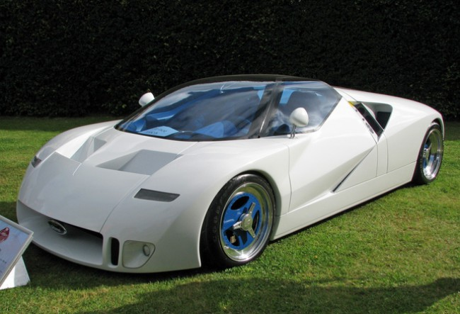 Несмотря на то, что презентация нового языка дизайна Ford и была причиной появления GT90, технической стороне было уделено немало внимания. Следует отметить, что автомобиль разработан и собран в условиях строгой секретности в гоночной студии Ford SVT всего за 6 месяцев, что обошлось компании в 3 млн. $. 6,0-литровый V12 был создан на базе двух двигателей Ford Modular V8, соединённых между собой, с которых затем было удалено по два цилиндра с каждой стороны. Как и положено суперкару, расположен двигатель между осями, привод задний. С помощью четырёх турбин Garrett AiResearch T2 удалось достигнуть мощности в 720 л.с. и крутящего момента в 894 Н/м. Разгон до сотни занимает около 3,2 секунд, четверть мили GT90 преодолевает за 10,9 секунд 
