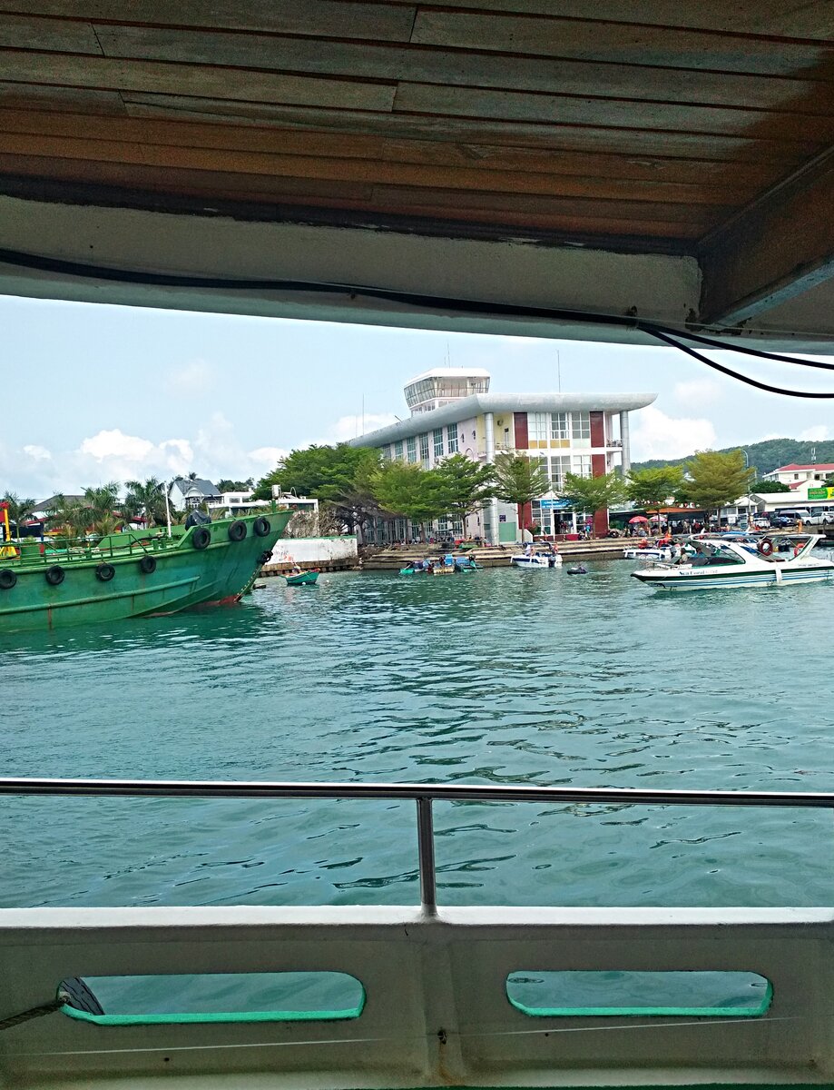 С нижней палубы....