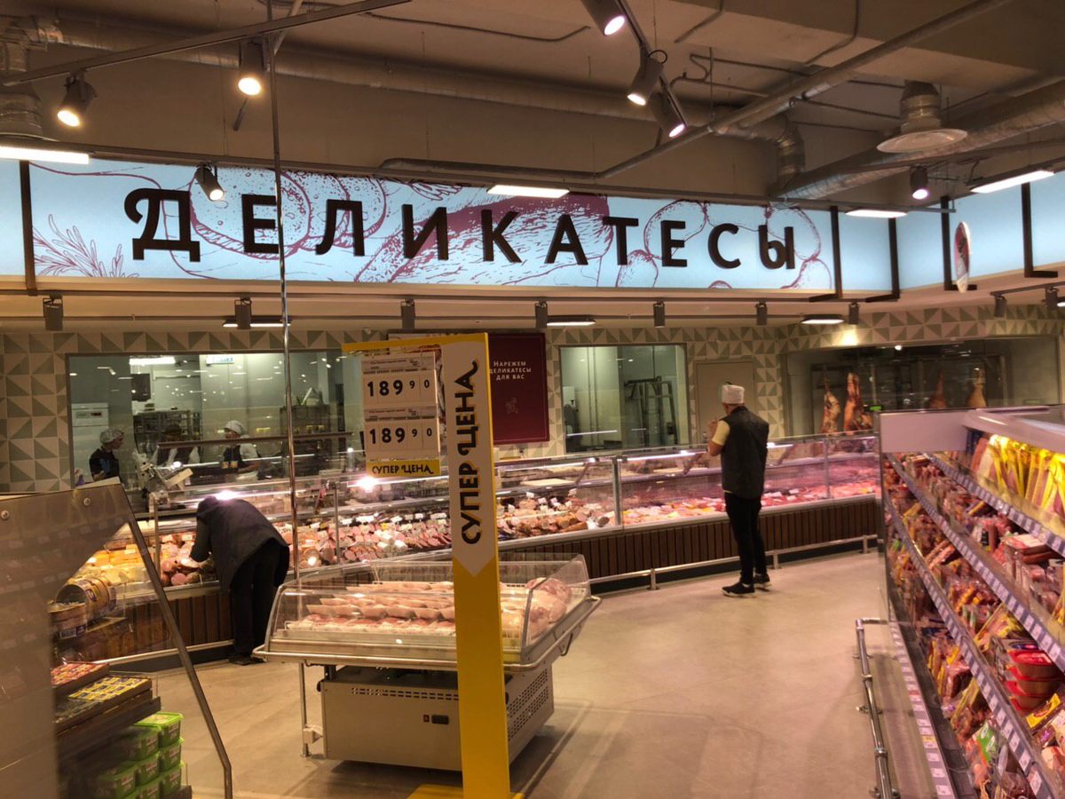 Дом зингера в санкт-петербурге книжный. В петербурге открываются магазины. Очередь в галерее в hm. H m открытие. Галерея питер торговый центр.