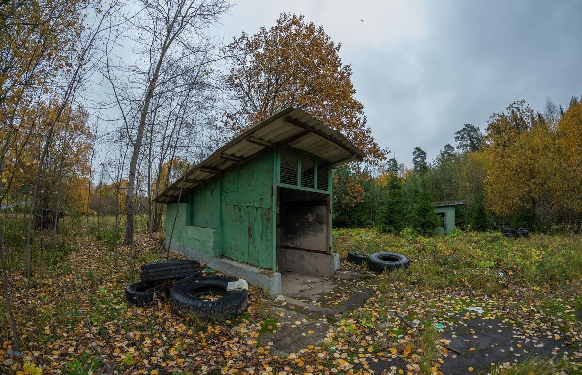 Бункер земляной червь. Пионерлагерь сказка бункер. Лагерь бункер. Лагерь бункер. Заброшка пионерский лагерь сказка.