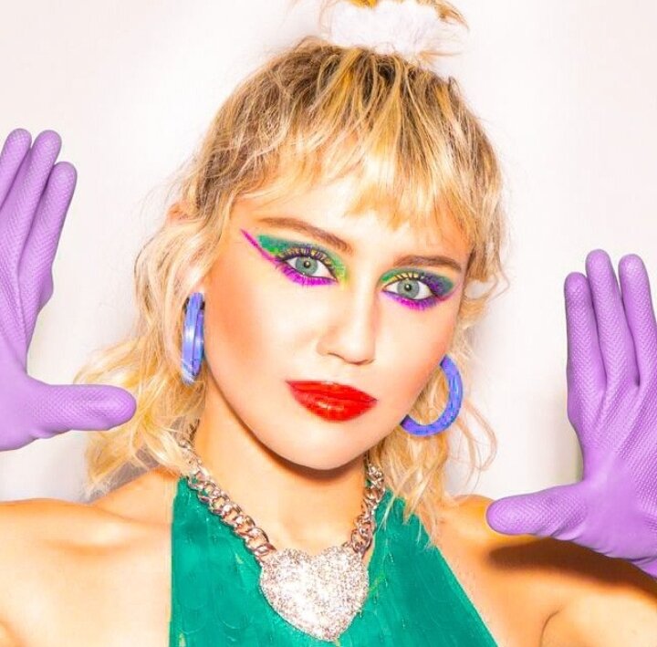 Девушка чувствует себя прекрасно и не собирается унывать