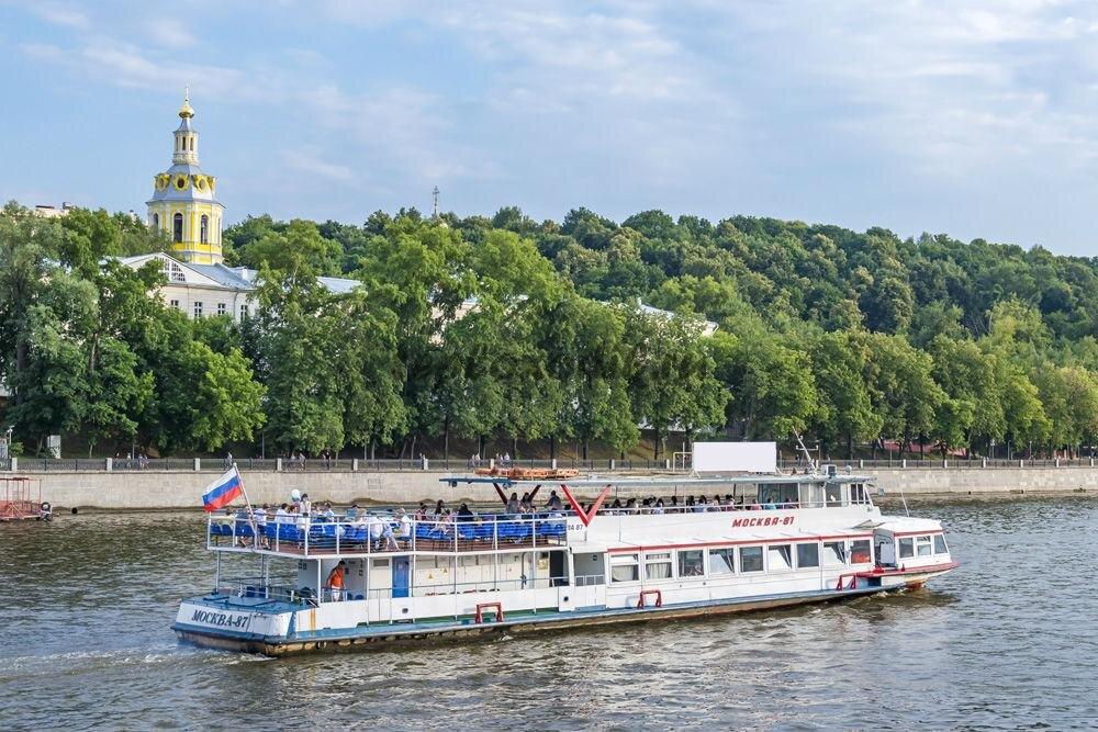 Теплоход москва 186 казань. Речная прогулка москва река. Кама теплоход прогулка пермь. Набережная прогулки на теплоходе. Набережная прогулки на теплоходе.