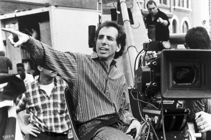 Режиссер Джерри Цукер на съемках фильма | Фото: tvkinoradio.ru