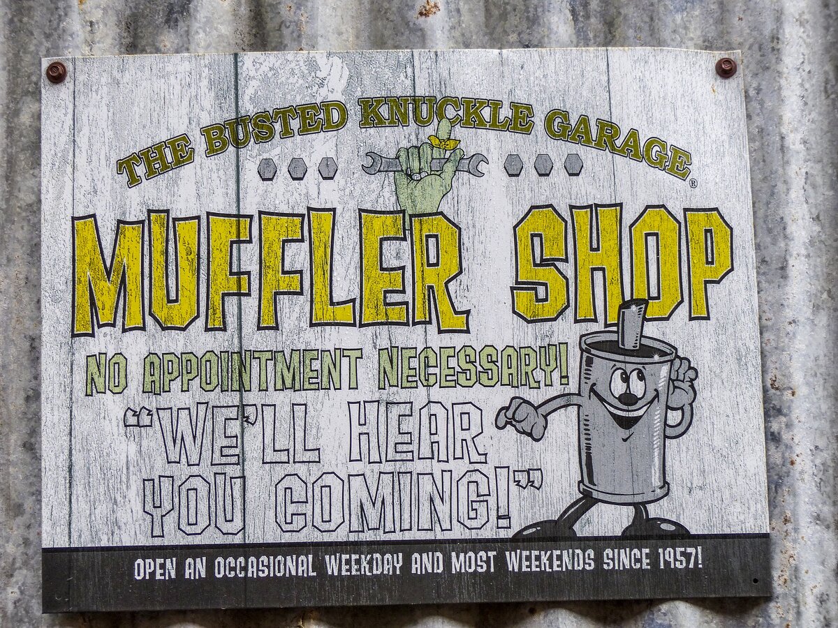 В  статье  рассматривается  развитие  и  формирование  коммуникативных приемов древней рекламы. В  зарождающейся  культуре  того времени начинает складываться набор коммуникативных приемов, которые можно определить  как  проторекламу.  Ее  можно  рассматривать  как комплекс  культурных  предпосылок,  выполняющих  некоторые  функции  рекламной коммуникации.