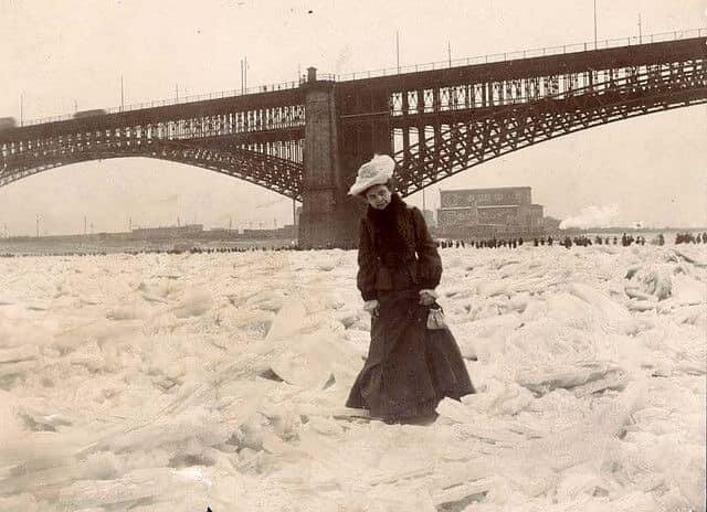 Река Миссисипи замерзла, февраль 1905 года. Источник - Музей истории Миссури, Сент-Луис.