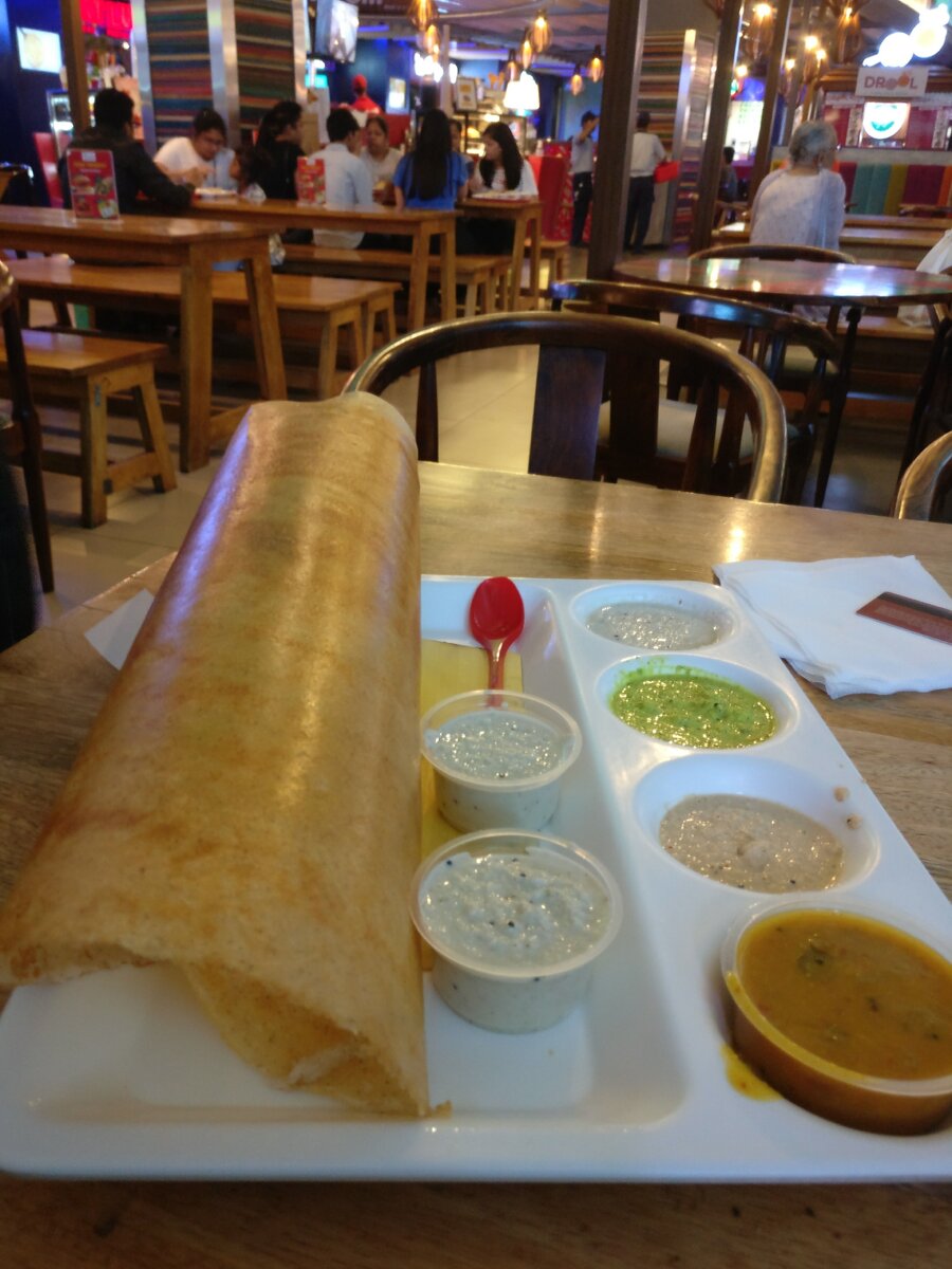 Доса классическая с соусом и самбуром