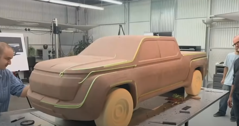 Все кадры взяты из ролика на Ютуб-канале Rucars: электромобили