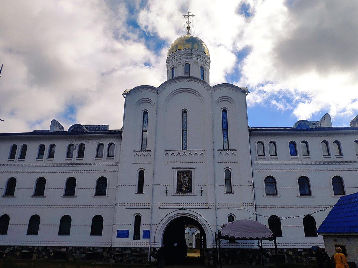 Никольсикий храм надвратный