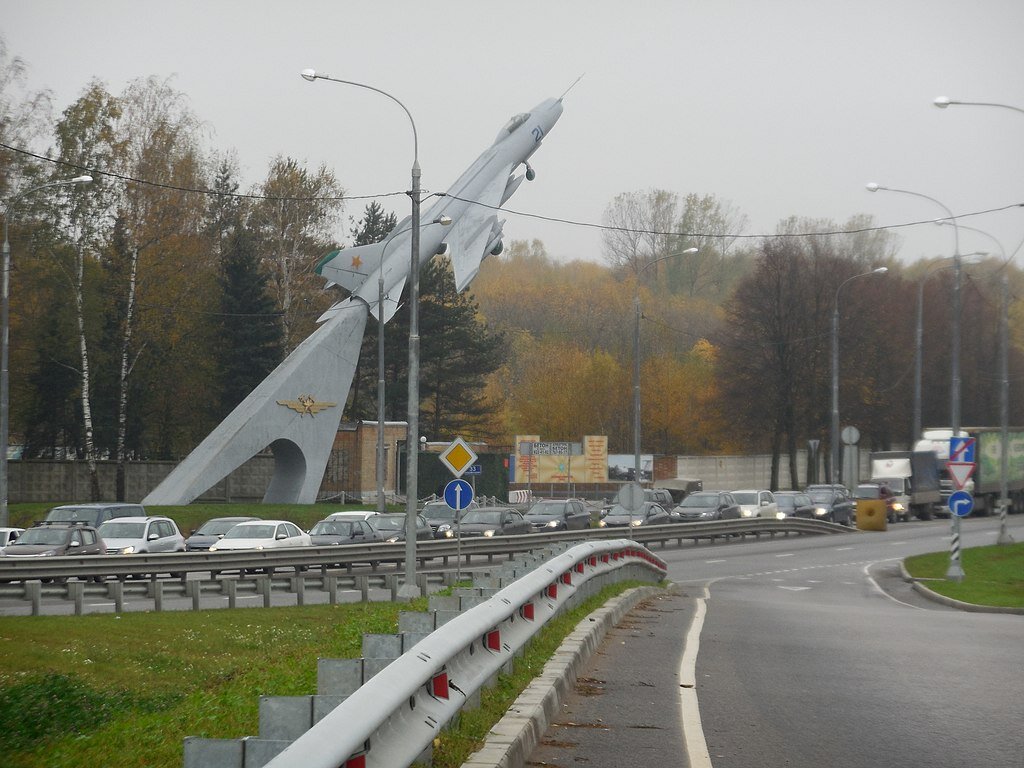 Самолет московская обл. Чкаловский аэродром Щелково. Чкаловск аэродром Щелково. Чкаловский памятник самолет Су-7. Аэропорт Чкаловский Московская.