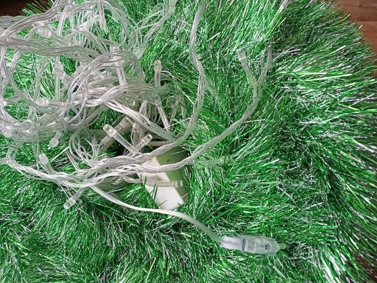 Мишура всегда путается!