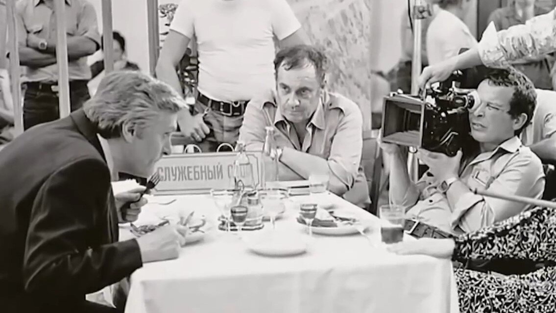 На съёмках фильма «Служебный роман».