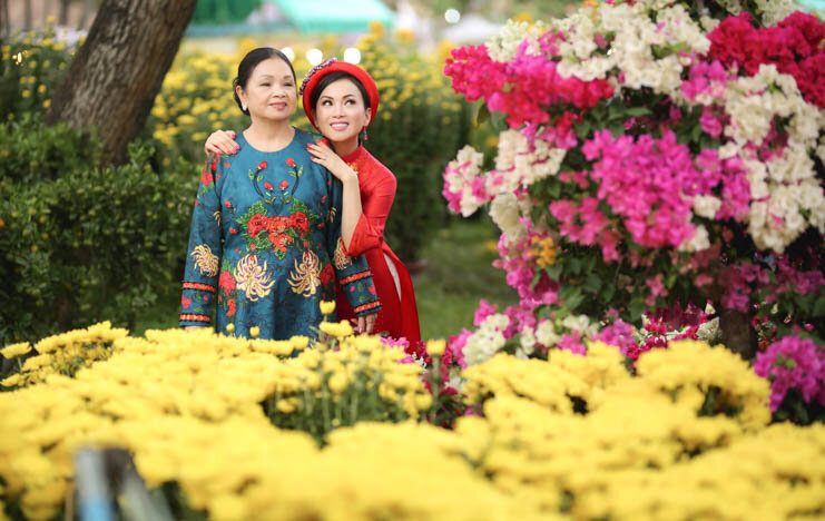 Одним из атрибутов ТЕТ являются желтые хризантемы