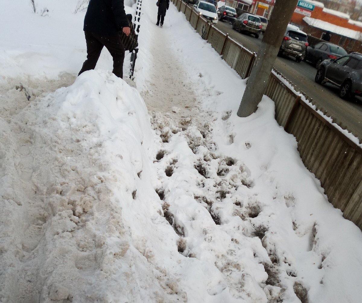 Почему не убирают снег в москве