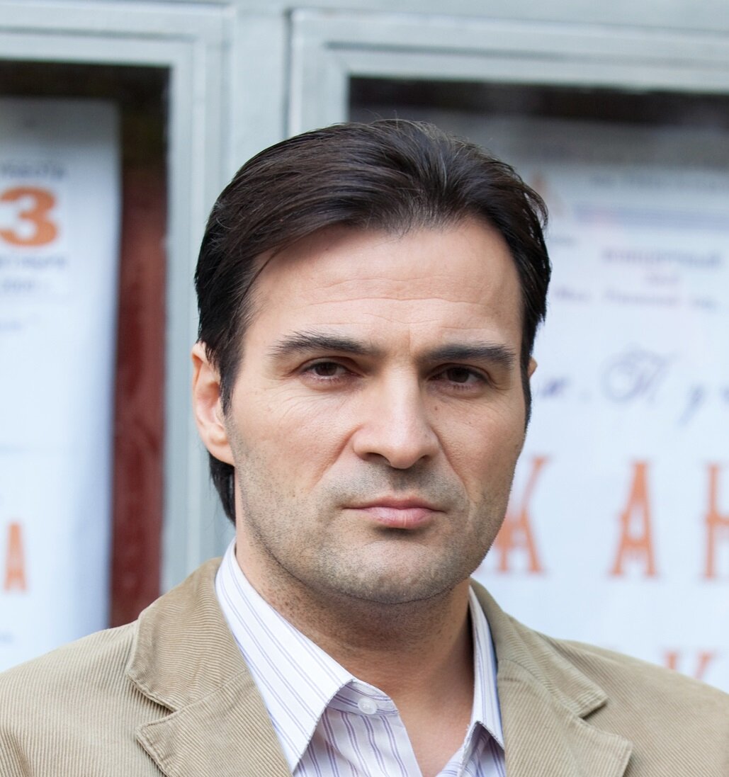 «Развод с американкой, внебрачная дочь»: завидному холостяку-актеру ...