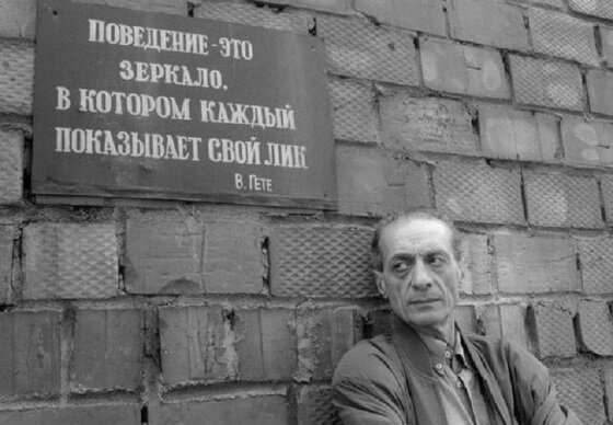 Какие говорящие глаза были у этого человека, пол царства не жалко. Ему можно было сниматься в немом кино, зачем слова, когда есть такие чёрные очи, такая харизма, пластика и мощная энергетика.-5