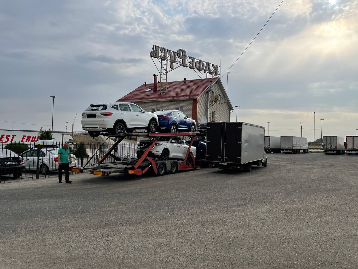 На ночлег тут останавливаются как водители легковых авто, так и большегрузов