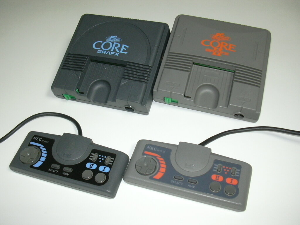 Core Grafx и Core Grafx 2 уже имеют AV выход на колокольчики. Порт расширения тоже. Отличаются цветом и ревизией одного из процессоров - в играх разницы нет.