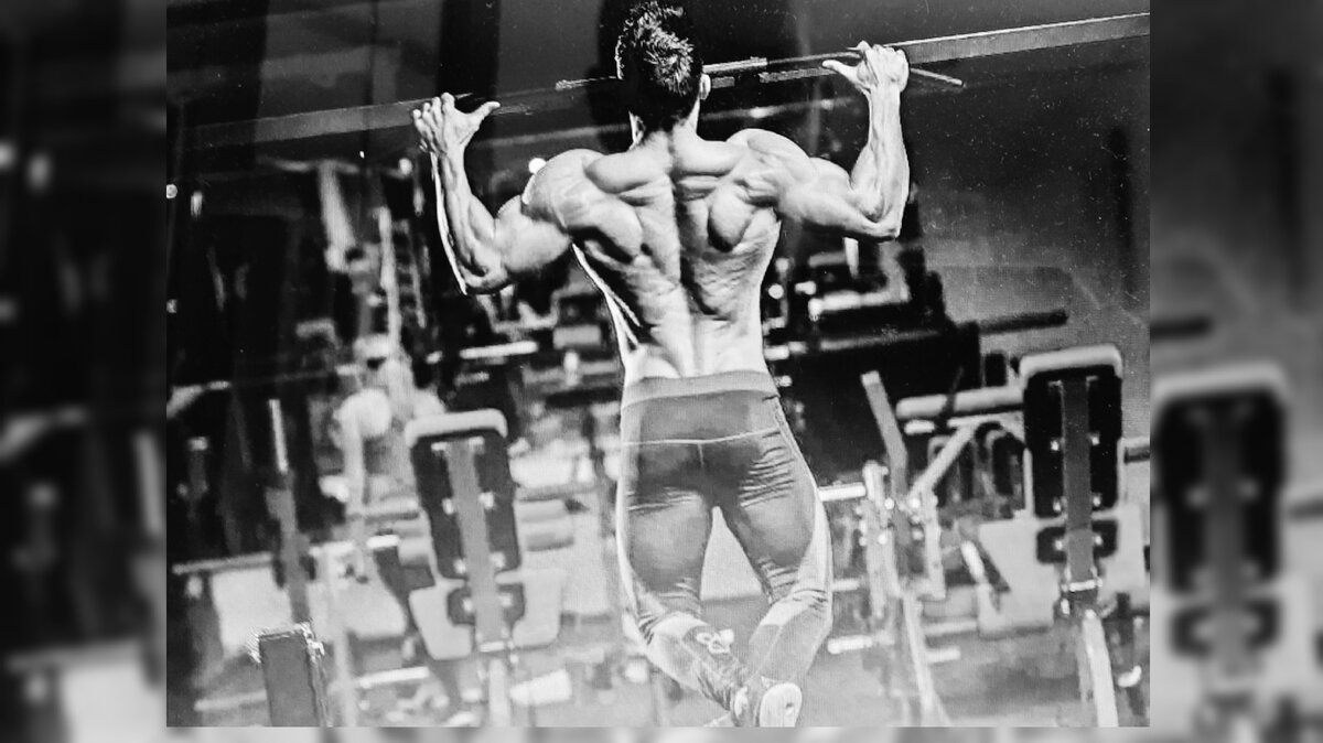 Подтягивания широким хватом