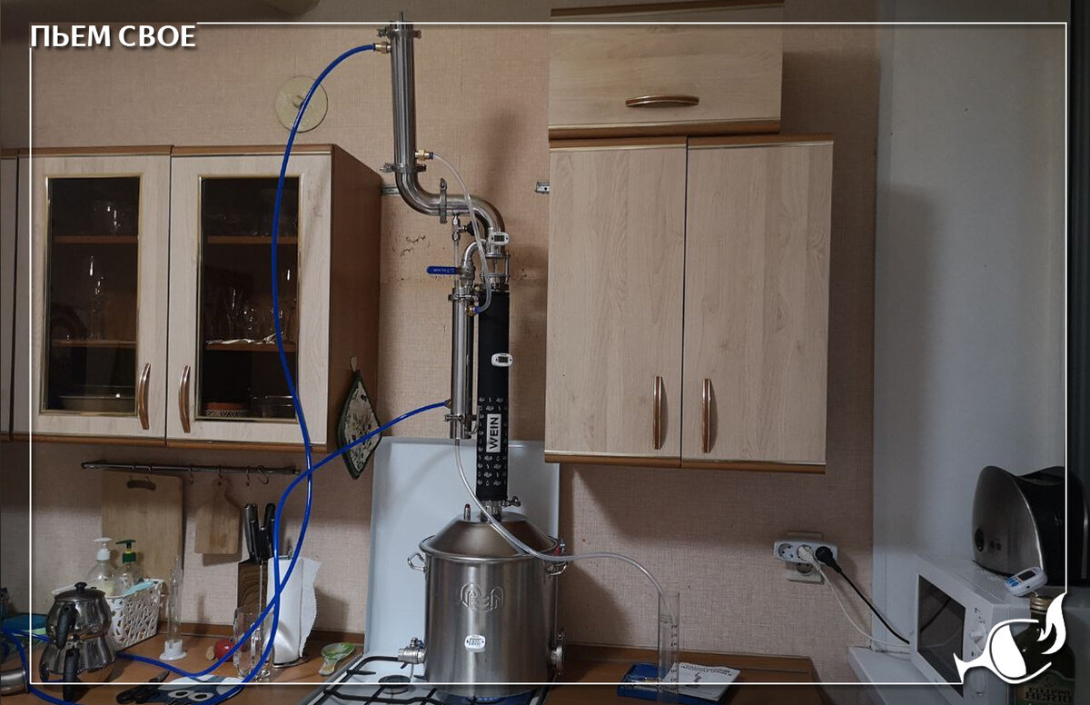 Даже в неполном сборе аппарат не входит в кадр целиком