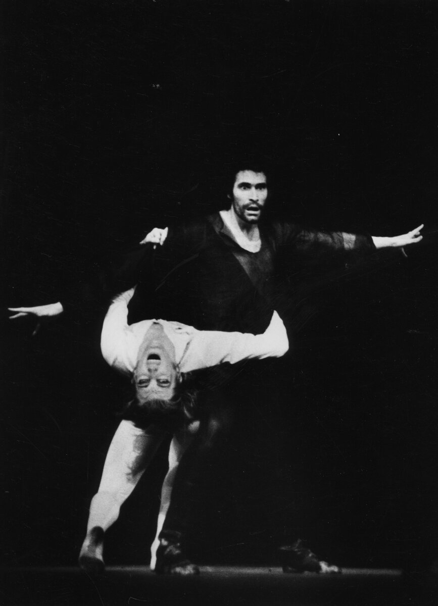 Д. Марковский (Рогожин) и В. Михайловский (Мышкин) в балете «Идиот». 1980 г.