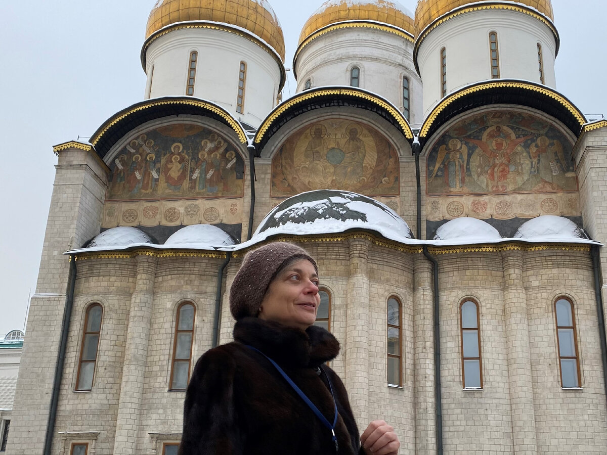 Пришла полюбоваться на Успенский собор, строительству которого посвящено немало страниц в "Басурмане". 