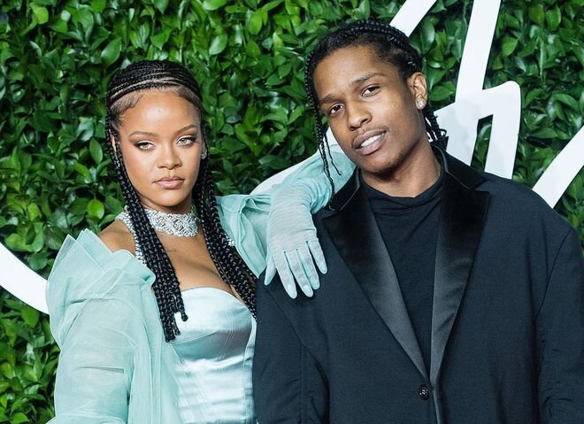 https://glamurchik.tochka.net/269500-rianna-v-otnosheniyakh-s-aap-rocky-smi. Рианна и A$AP Rocky.