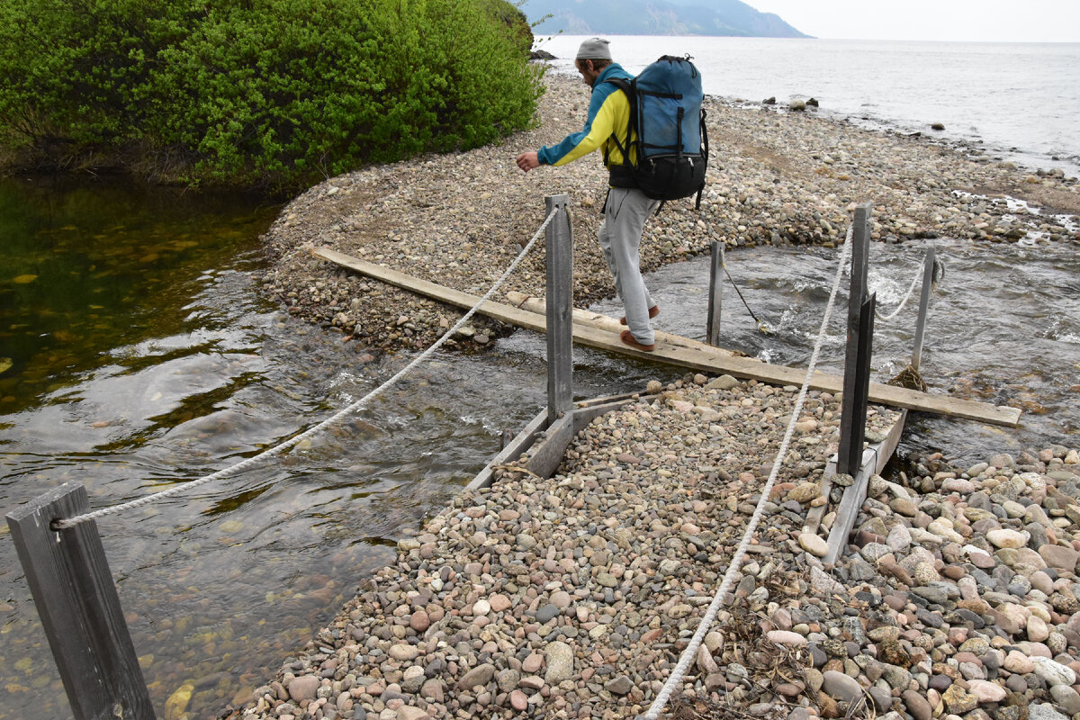 Русло изменилось, мост перестал выполнять свою функцию.