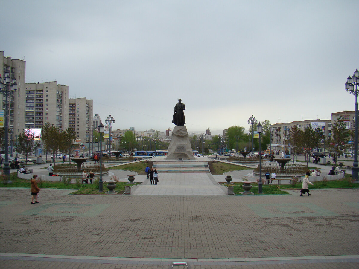 Хабаровск, привокзальная площадь.