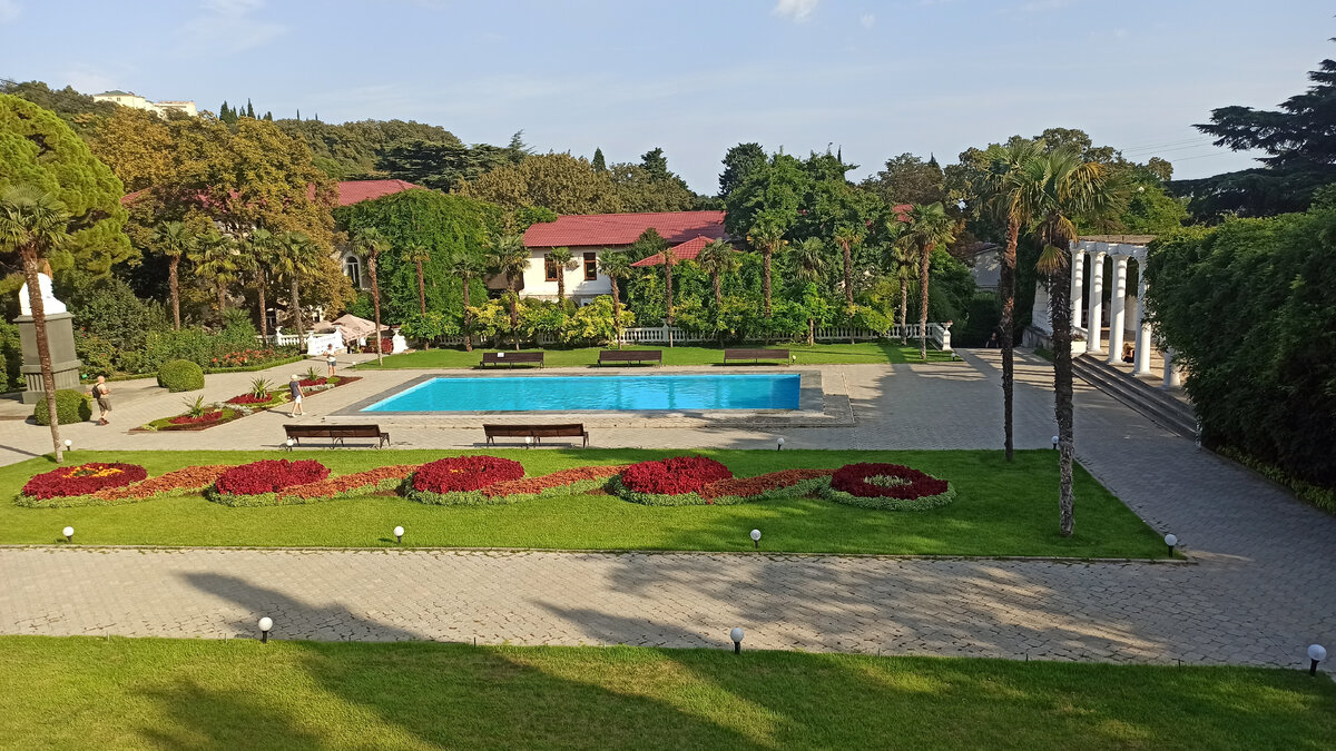 Вид с терассы здания с предыдущего фото