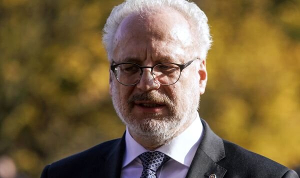 Левитс общается с запрещенными СМИ и нападает на Россию