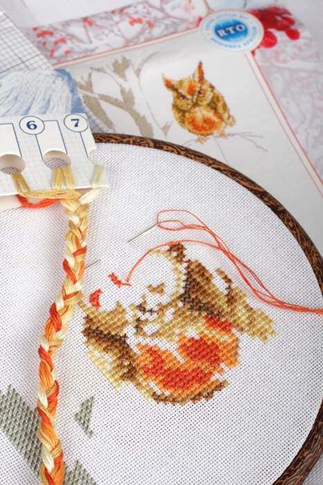 Соцсети услужливо подсказали, что в качестве участника совместника я выступала аж 5 лет назад. Вышивали сов. Ничего не выиграла, но набор дошила. Было весело ;) Фото автора.