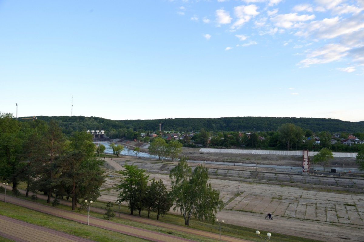    Адыгея получит средства на строительство дороги и капремонт бассейна