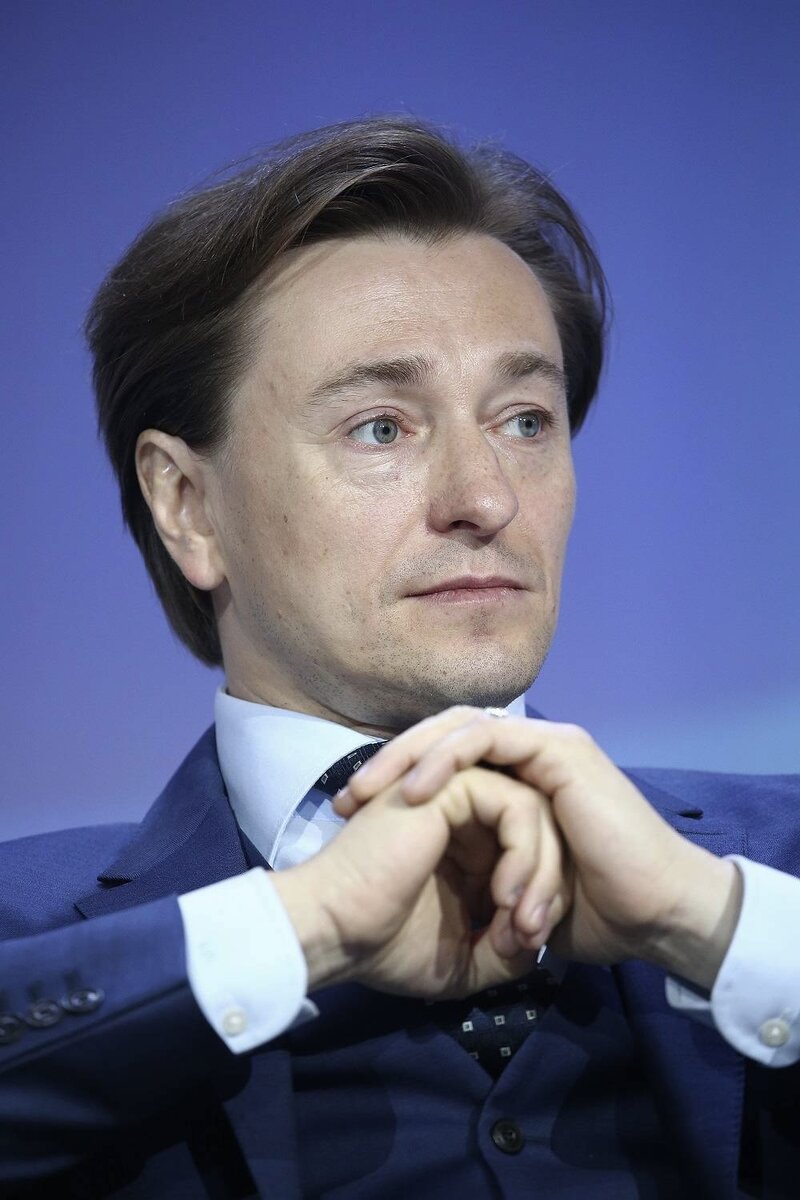 Сколько лет безрукову в 2024