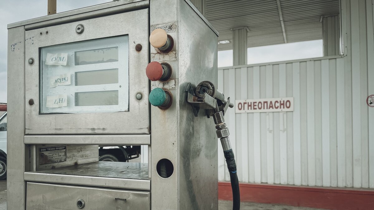     Рост цен на бензин, судебные разбирательства Кировского округа и избиение фигуранта дела о сожжении Корана — NewsTracker представляет обзор информационной картины недели.