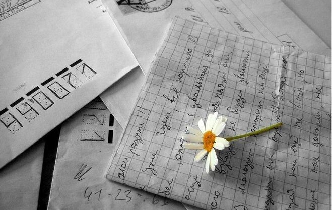 Смогла изменить отношение к старым письмам. Узнала почему люди их хранят