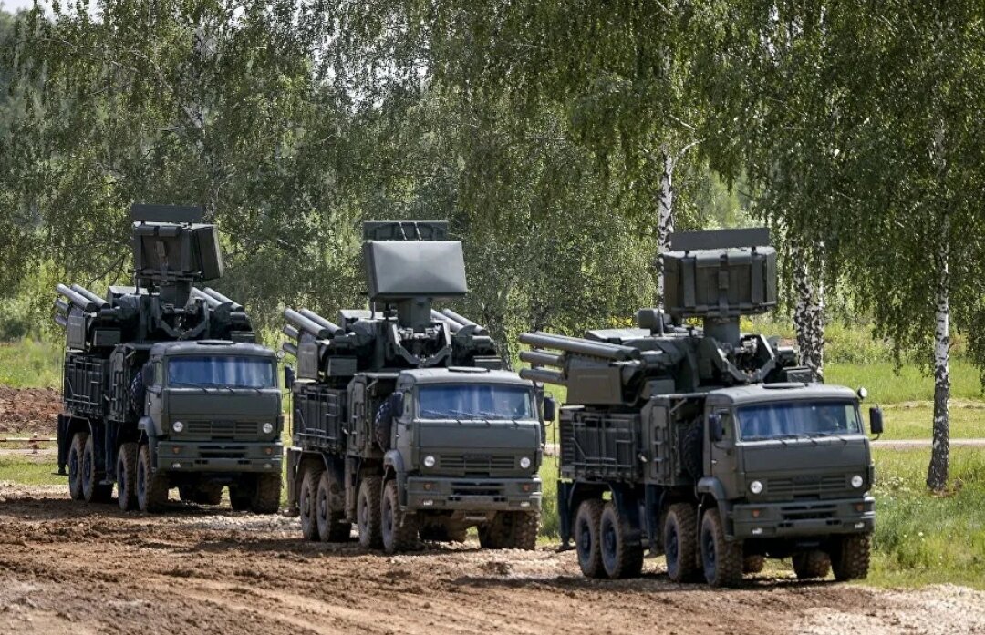 Микрорайон Кресты Пскова находится около аэропорта. Ночью в данном районе была слышна стрельба, работала ПВО