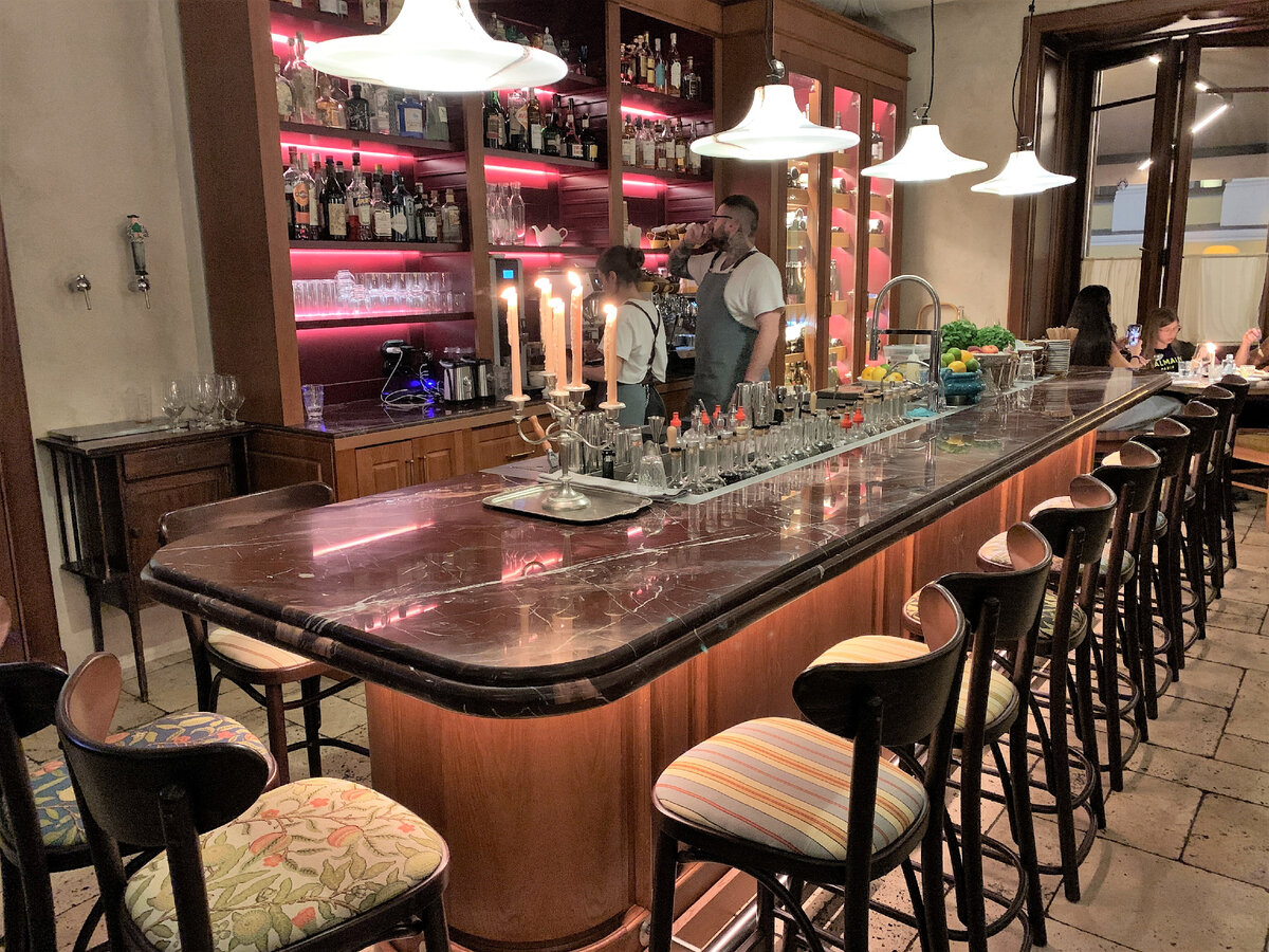 Интерьер ресторана Mamie