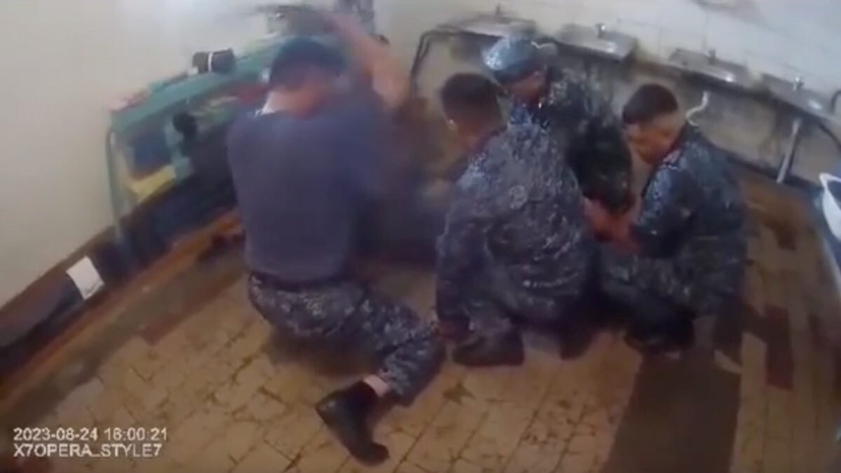    Скриншот видео из социальных сетей Август Макаров