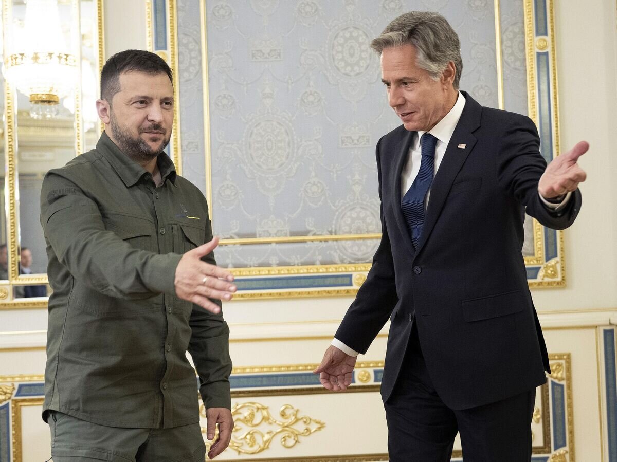    Президент Украины Владимир Зеленский и госсекретарь США Энтони Блинкен во время встречи в Киеве© AP Photo / Brendan Smialowski