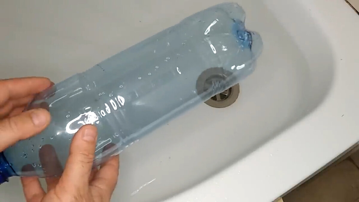 We clear a blockage in a sink, bathtub and toilet without a plunger. -2
