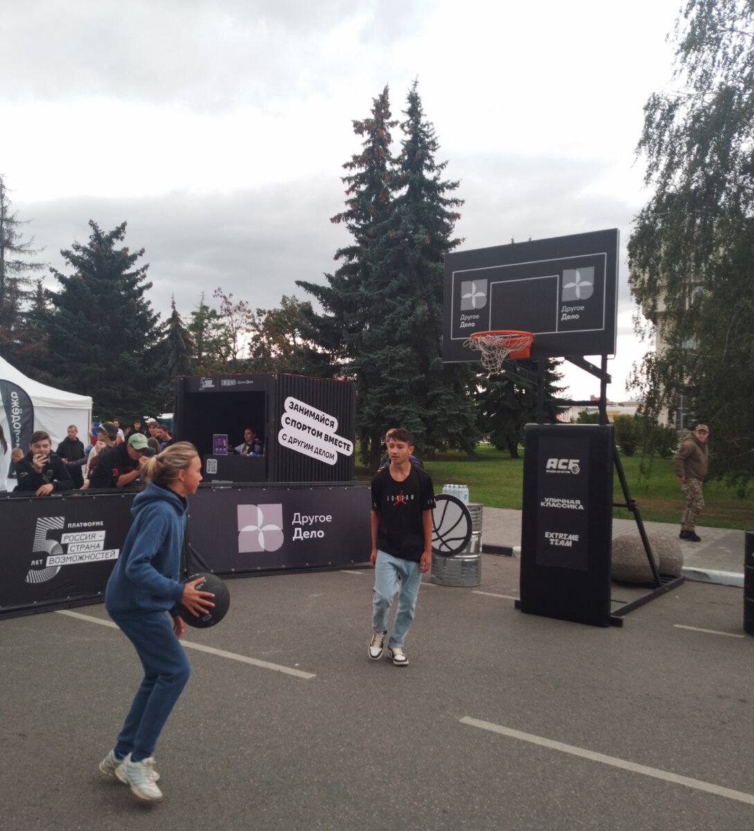 Нашему городу -877, но он  как всегда молод, красив, хорош собой, да ещё в в полном расцвете сил, радует своих жителей и гостей, историческими  памятниками, итересными музеями, замечательными...-35