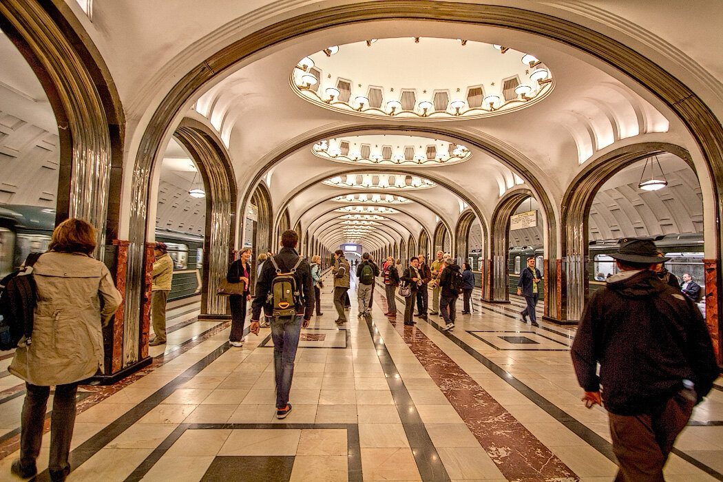 Картинка в метро в москве