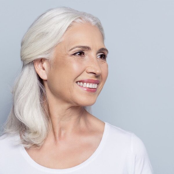 Почему в уходе за стареющей кожей и для волос важны средства с витамином В3 или РР